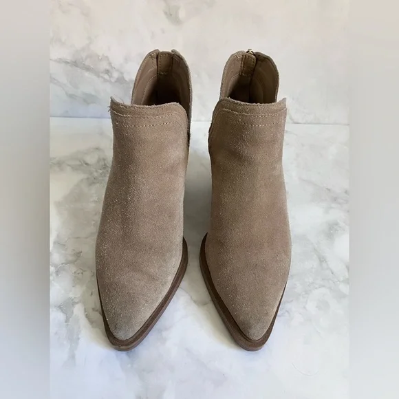 VINCE CAMUTO Reggie Tan Suede Pointed Toe Heeled Ankle Booties Size 6 - Picture 2 of 10